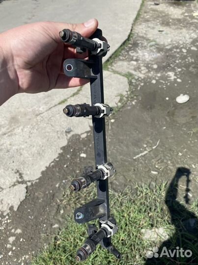 Топливная рампа с форсунками рено логан