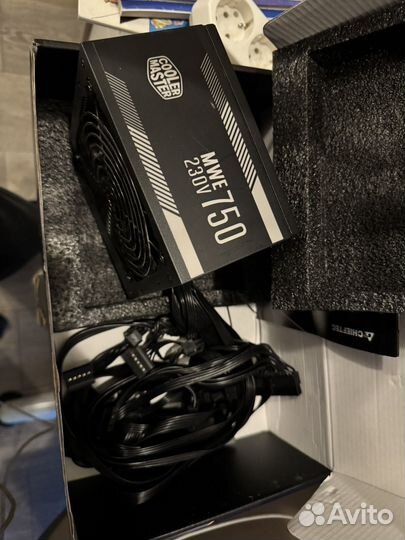 Coolermaster mwe 750 white