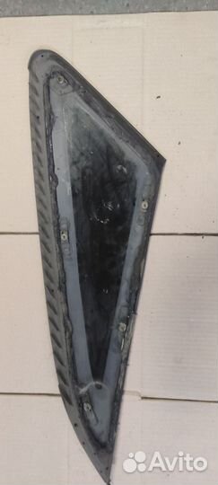 Стекло малого бокового окна carina