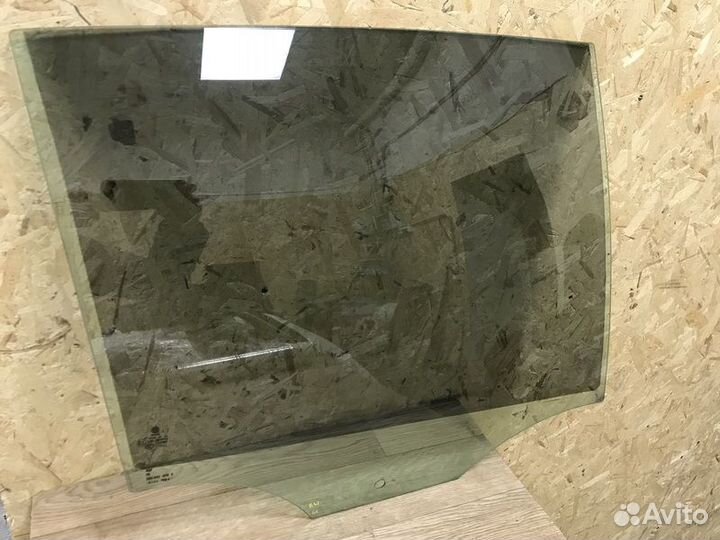 Стекло двери задней правой Фольксваген Гольф 6