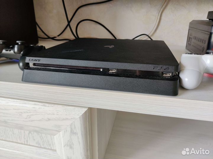 Sony PS4 slim