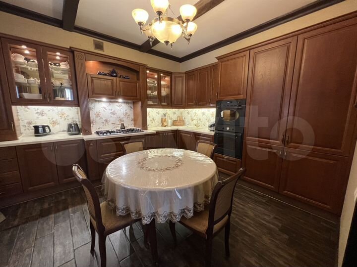 Коттедж 252 м² на участке 15 сот.