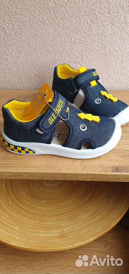 Сандалии новые для мальчика
