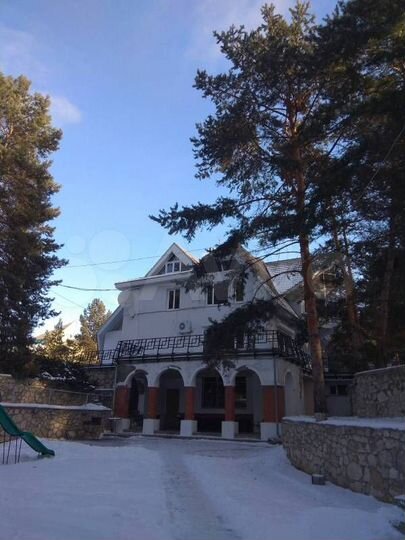 Коттедж 531 м² на участке 91 сот.