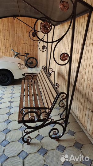 Скамейка с козырьком