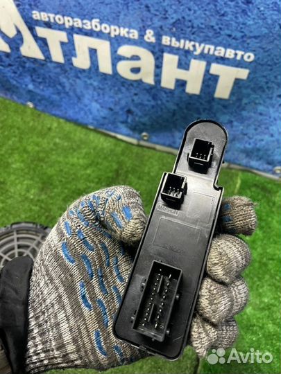 Блок управления стеклоподъемниками Peugeot 3008