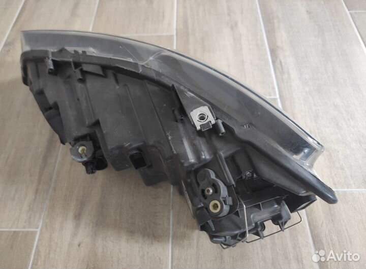 Фара правая Volkswagen Polo 2013 хэтчбэк