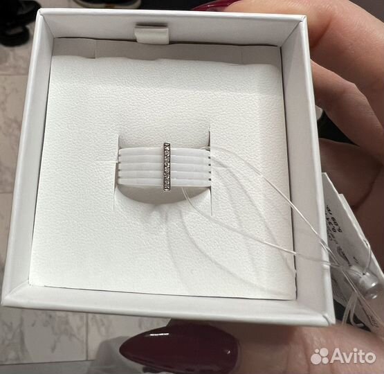 Кольцо с бриллиантом