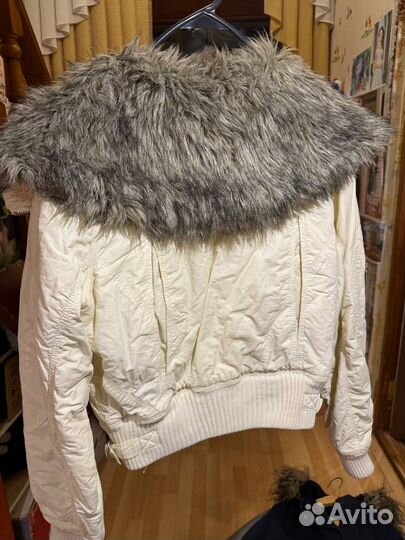 Отличная женская куртка. Стильная и модная