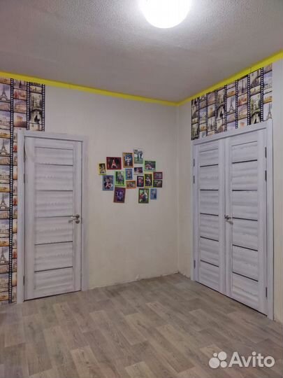 Двойные распашные двери в наличии