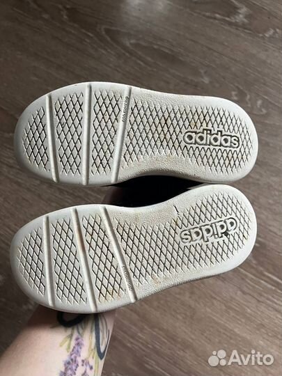 Кроссовки adidas 26