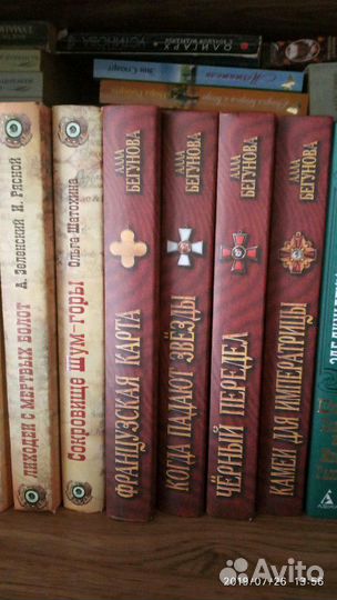 Много книг.Разбирайте