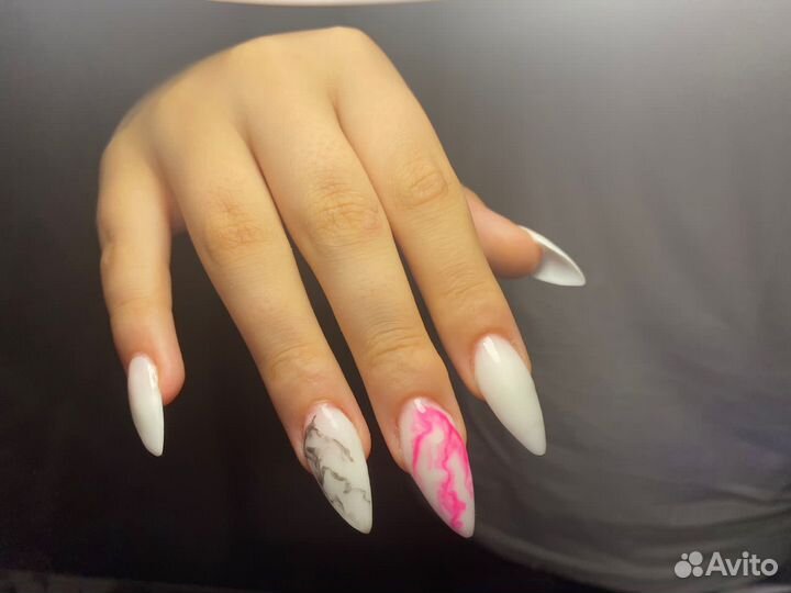 Модель на ногти