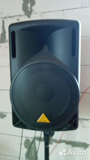 Активная акустическая система behringer 215