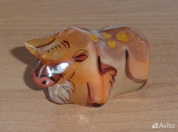 Фигурка бычка из натурального камня селенита