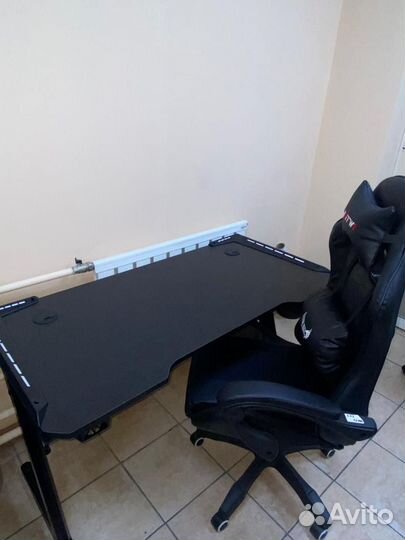 Игровой геймерский компьютерный стол с подсветкой