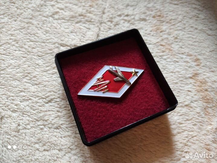 Ромб маи красный