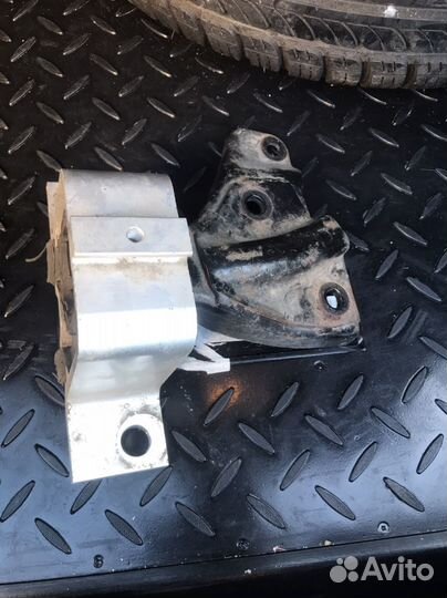 Подушка двигателя renault logan