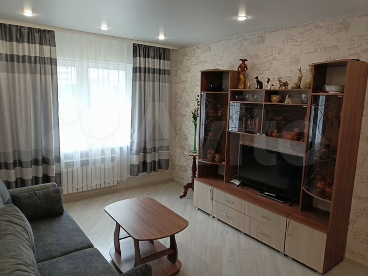 2-к. квартира, 60 м², 1/14 эт.