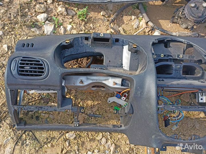 Торпедо Peugeot 206 1998-2012