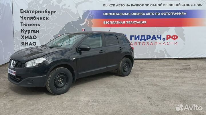 Кронштейн генератора Nissan Qashqai (J10) 11710-EE90C