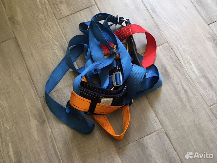 Страховочная привязь