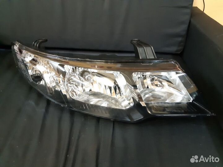 Фара передняя Kia Cerato 09