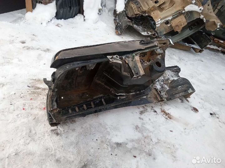 Задняя левая четверть крыло приора седан