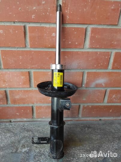 Продам передний амортизатор на Шевроле Круз