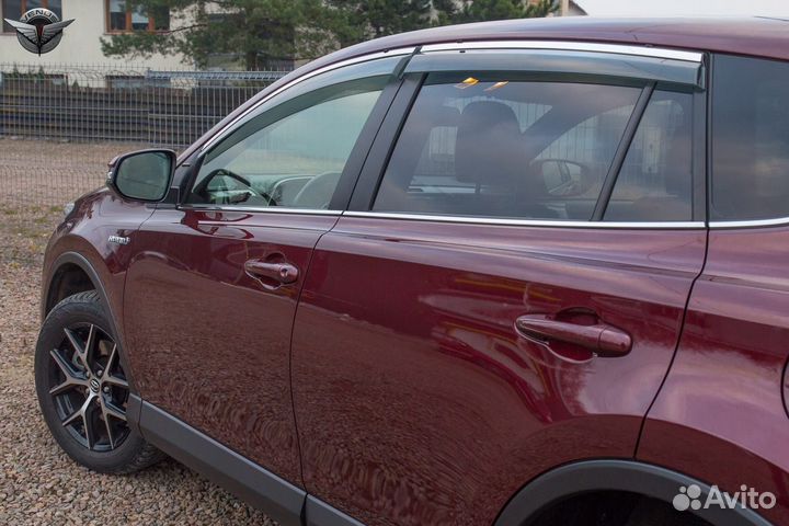 Toyota Rav4 Ветровики с хром вставками K3DZ5