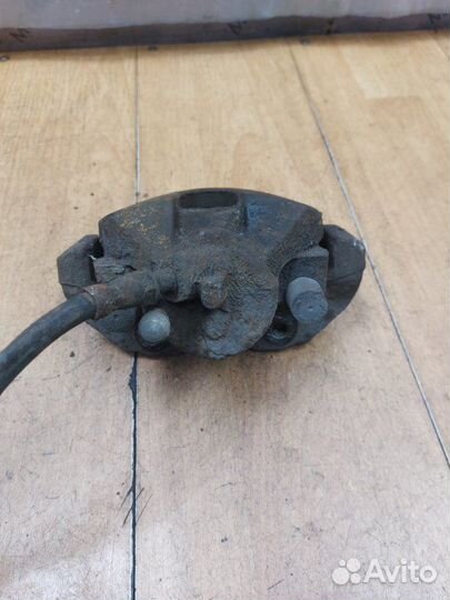 Тормозной суппорт передний левый Ford Focus 2 hwda