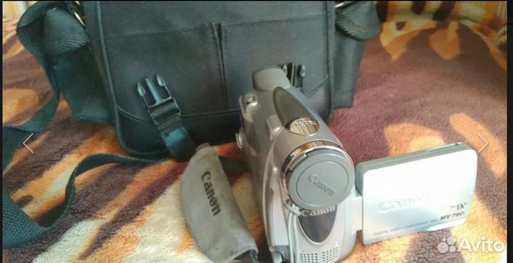 Видеокамера Canon MV790