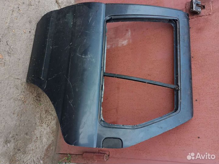 Задняя левая дверь Nissan Terrano D21