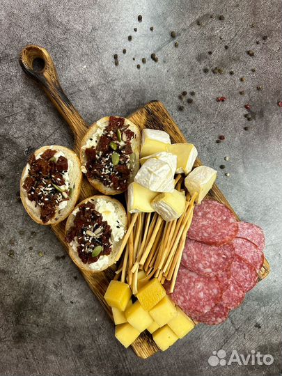 Комплект досок из цельного дуба на подставке