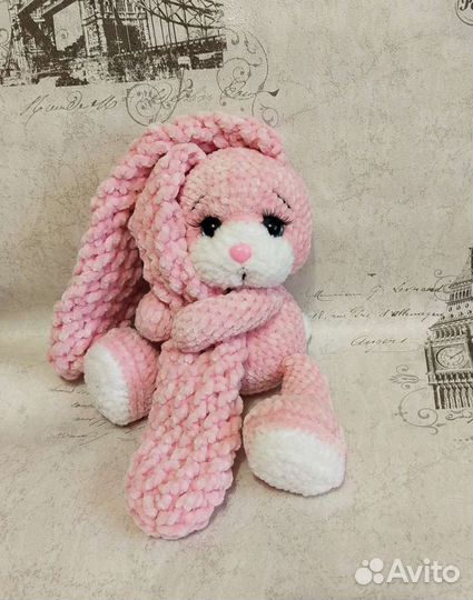 Заяц вязаный плюшевый ручной работы