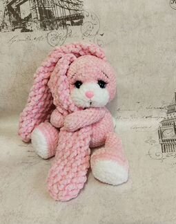 Заяц вязаный плюшевый ручной работы