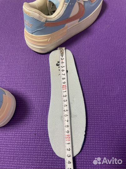 Кроссовки женские 35 размер