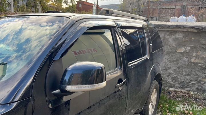 Ветровики Ниссан Патфайндер 3 05-14г Дефлекторы