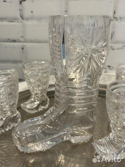 Хрустальные рюмки сапожки и графин сапог