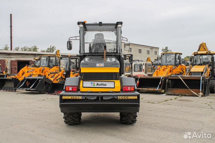 Фронтальный погрузчик Runmax TL872AR, 2023