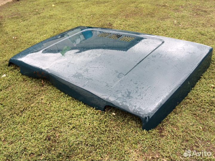 Капот на ваз Нива (с дефектом)