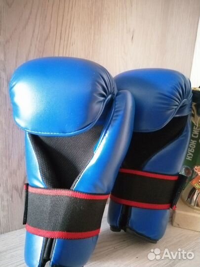 Перчатки для кикбоксинга и тхэквондо