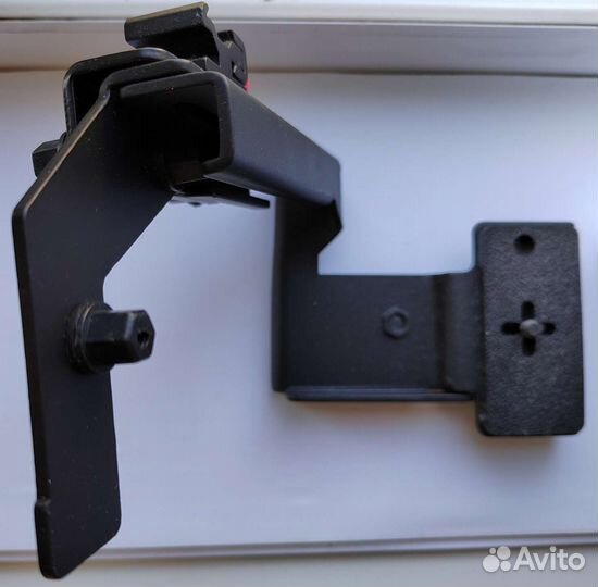 Г-образный кронштейн д/установки накамерной вспышк