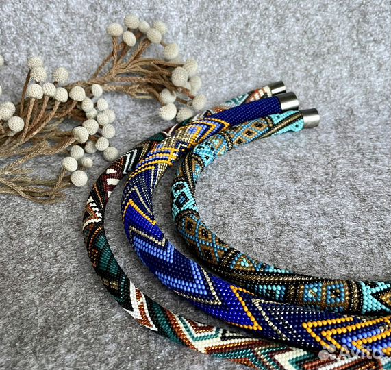 Жгуты-колье, браслеты из бисера