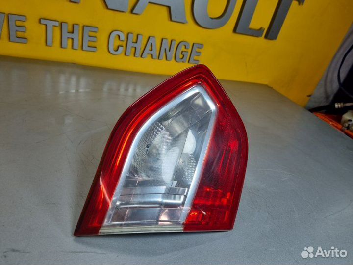 Фонарь крышки багажника задний левый Renault