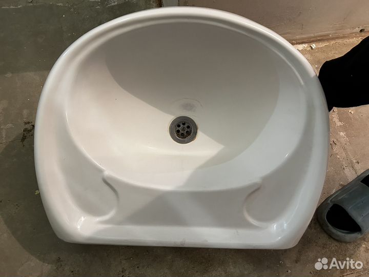 Продается умывальник в туалет