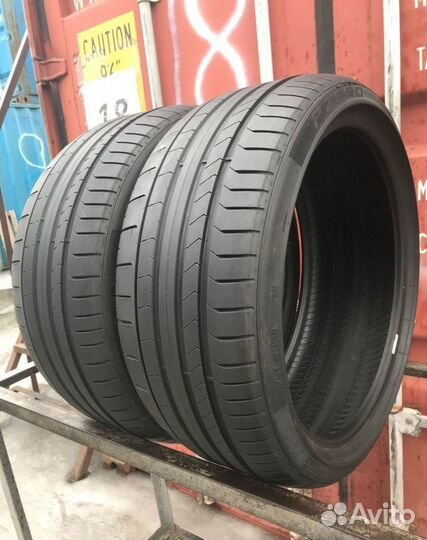 Pirelli P Zero PZ4 245/35 R19 100L