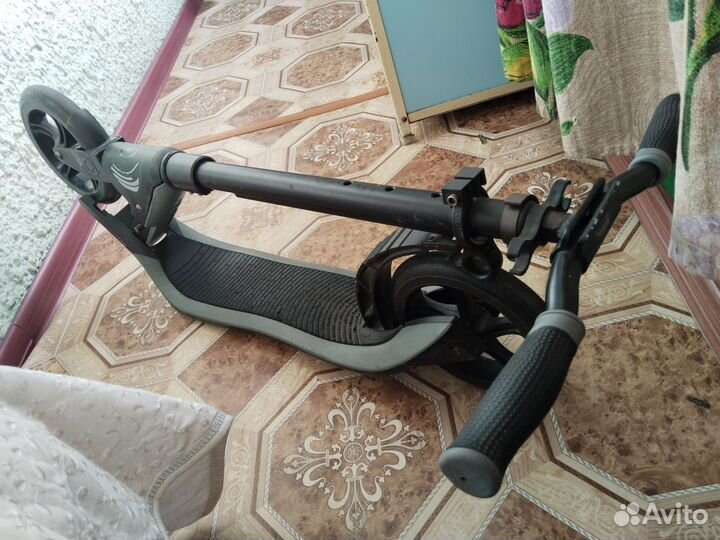 Самокат globber черно-серый