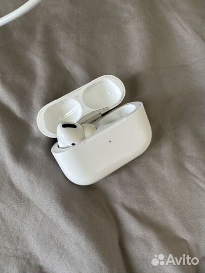 AirPods Pro Левый и кейс