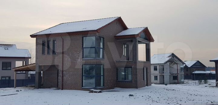 Коттедж 180 м² на участке 10 сот.